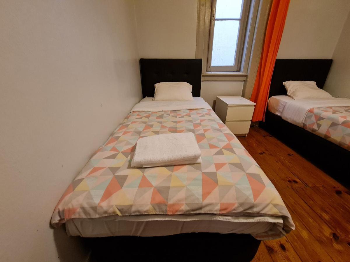 Shangri-La Hostel Anjos Лиссабон Экстерьер фото