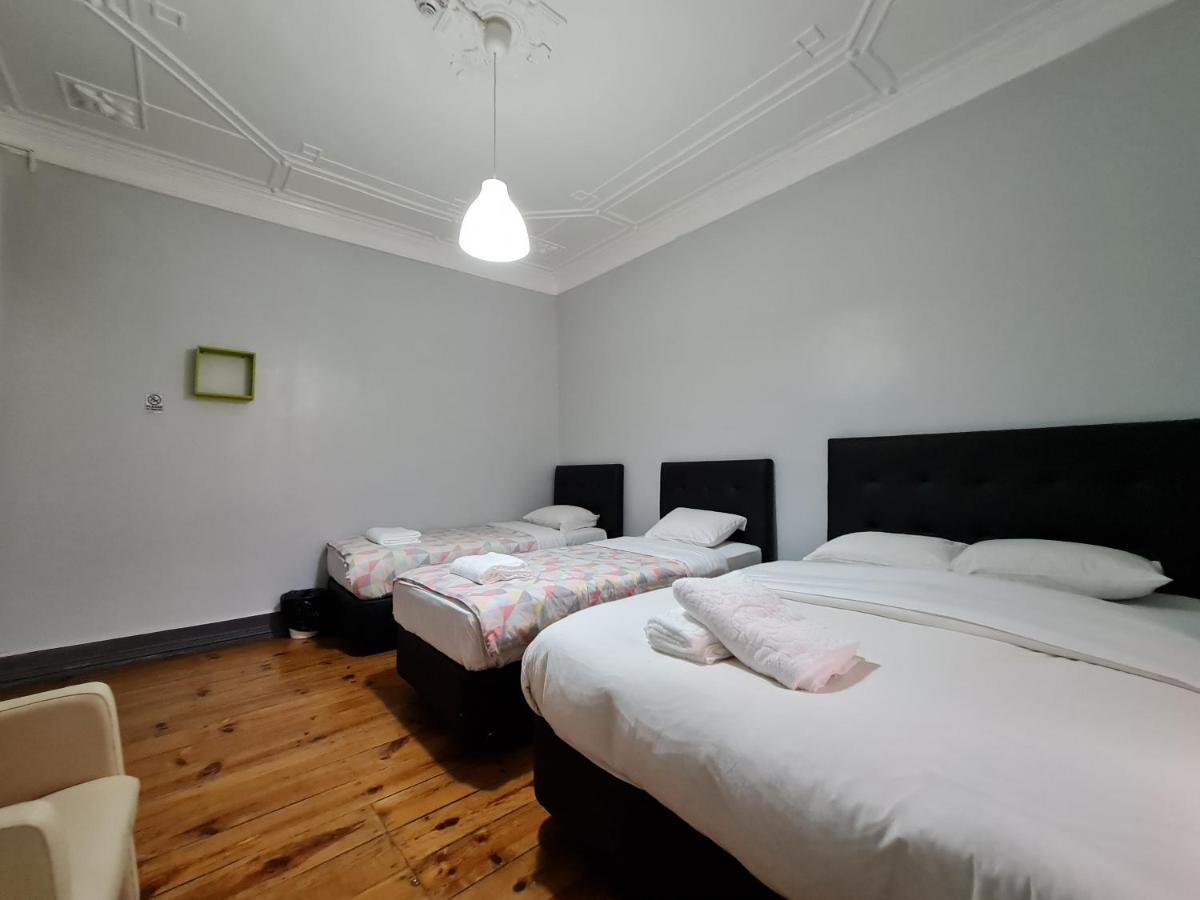 Shangri-La Hostel Anjos Лиссабон Экстерьер фото