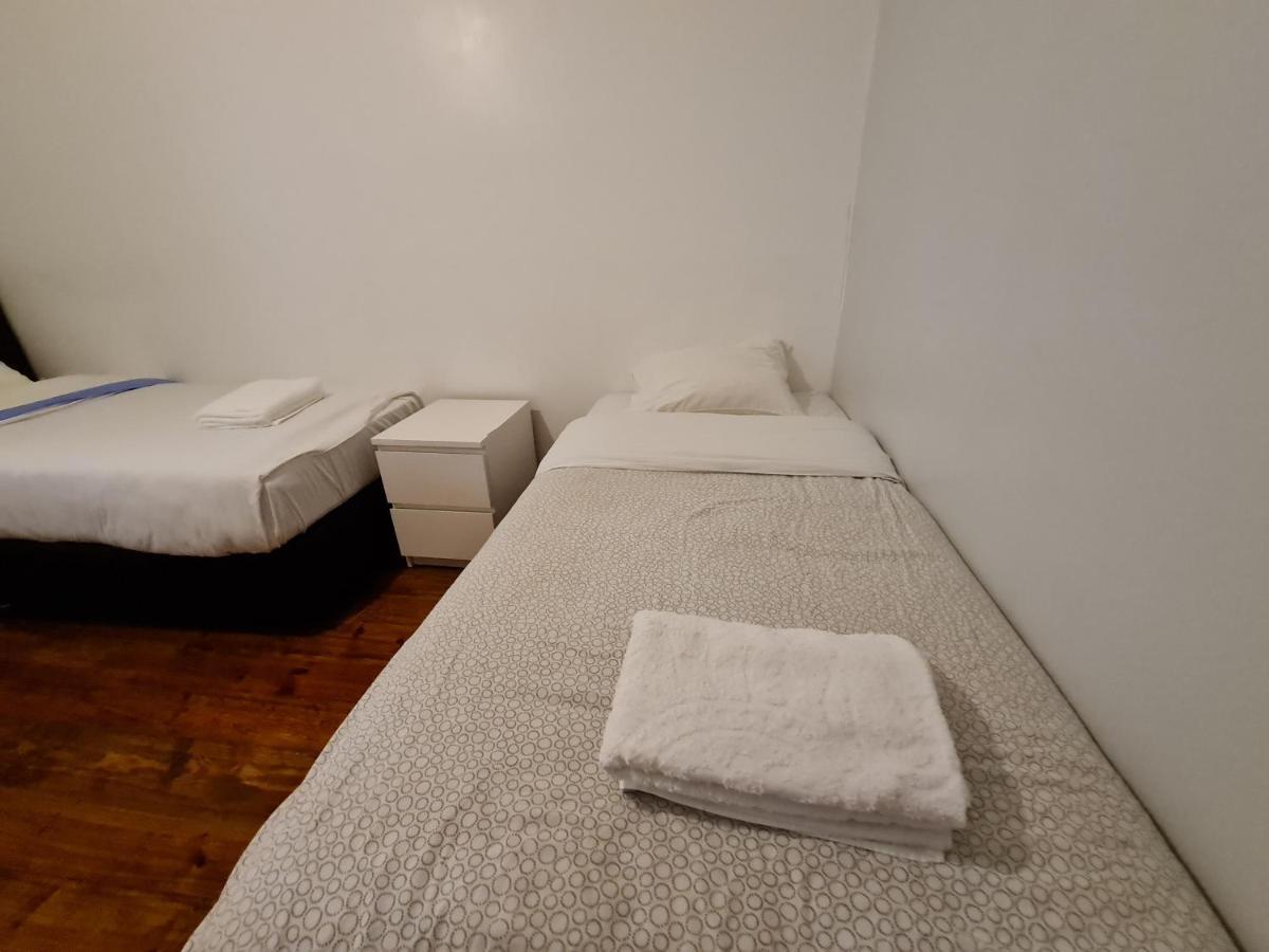 Shangri-La Hostel Anjos Лиссабон Экстерьер фото