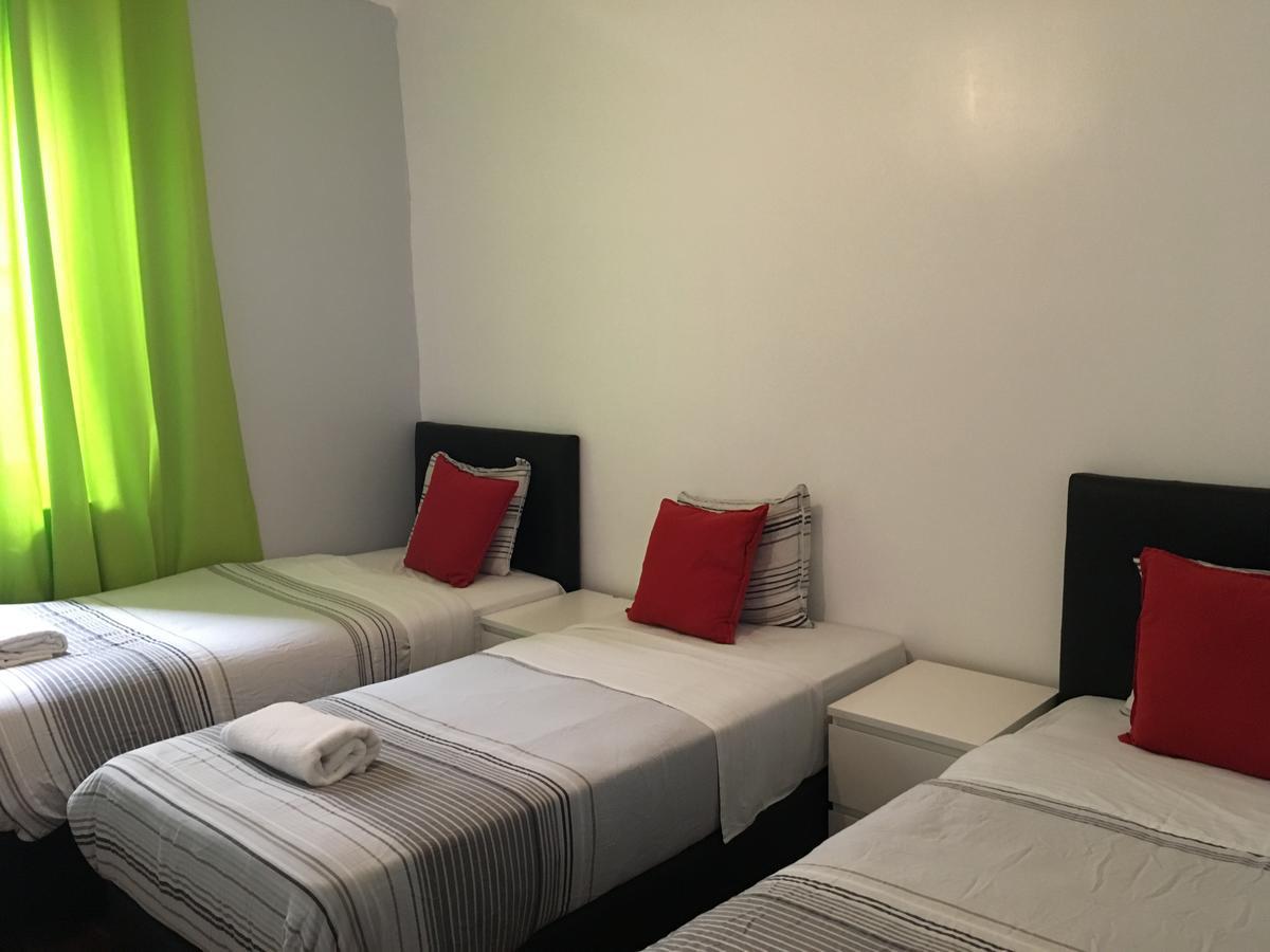 Shangri-La Hostel Anjos Лиссабон Экстерьер фото